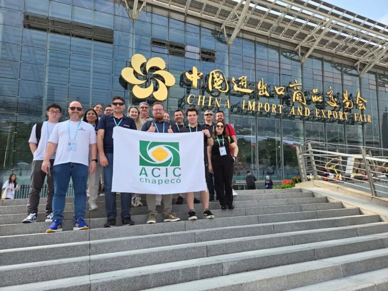 Grupo de empresários brasileiros da missão AMO na Canton Fair, em Guangzhou